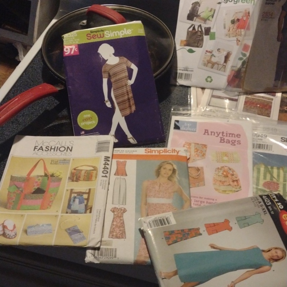 5 Lbs.Sewing Patterns - Picture 2 of 5